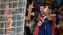 Penyerang Barcelona, Robert Lewandowski (kedua kanan) merayakan dengan rekan setimnya setelah mencetak gol keempat timnya dalam laga matchday 2 League Phase Liga Champions 2024/2025 melawan Young Boys di Estadi Olimpic Lluis Companys, Barcelona, Selasa 1 Oktober 2024 atau Rabu (2/10/2024) dini hari WIB. (Josep LAGO/AFP)