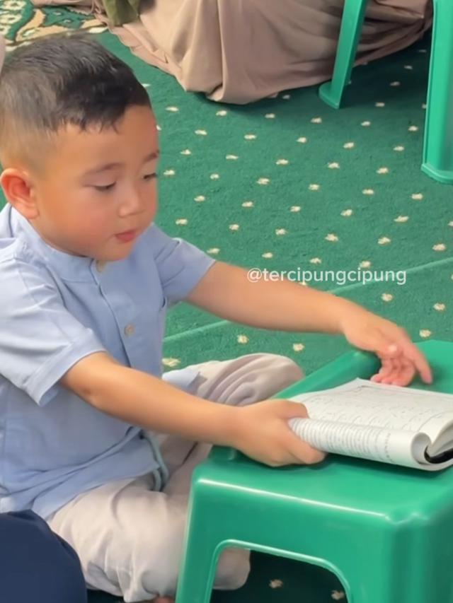 Potret Rayyanza Belajar Mengaji (credit: instagram.com/tercipungcipung).