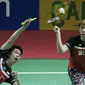 Aksi pasangan ganda putera Indonesia, Kevin Sanjaya / Marcus Fernaldi Gideon pada semifinal Indonesia Open 2019 di Istora Senayan, Jakarta, Sabtu (19/7/2019).

(Bola.com/Peksi Cahyo)