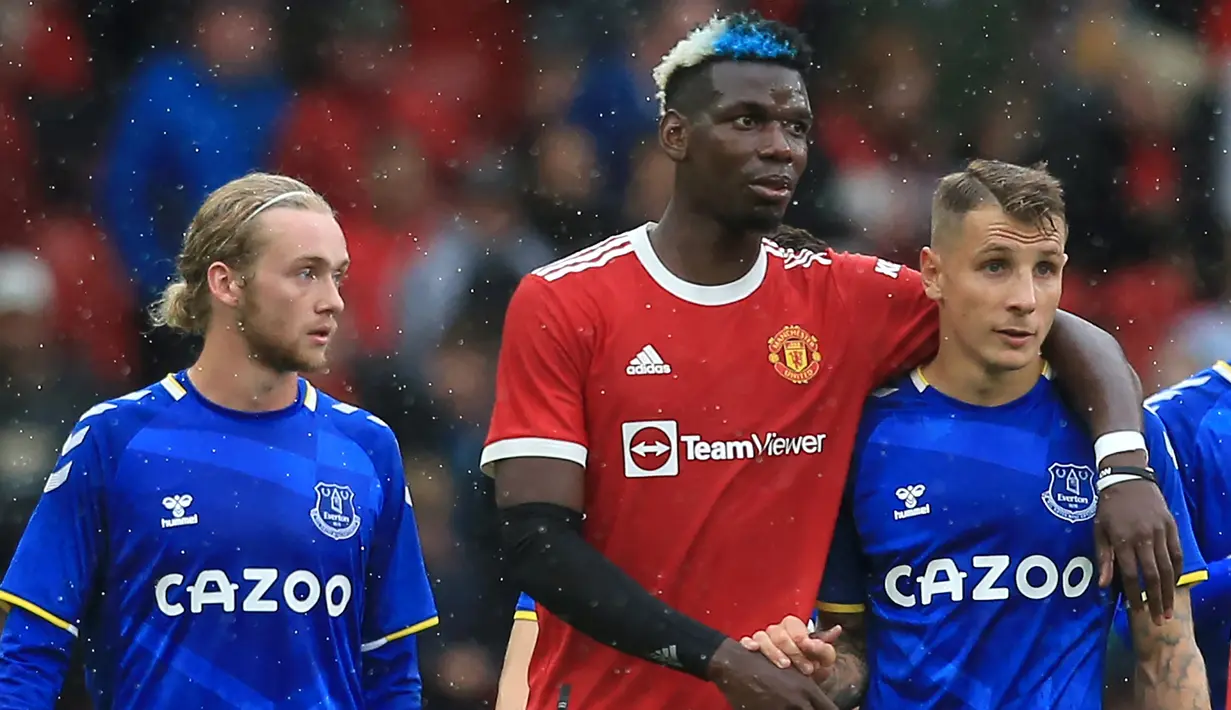 Paul Pogba. Gelandang Prancis berusia 28 tahun ini didatangkan Manchester United dari Juventus pada 8 Agustus 2016 dengan nilai transfer 93,2 juta pounds. Total 5 musim, ia telah bermain dalam 199 laga di semua kompetisi dengan mencetak 38 gol. (Foto: AFP/Lindsey Parnaby)