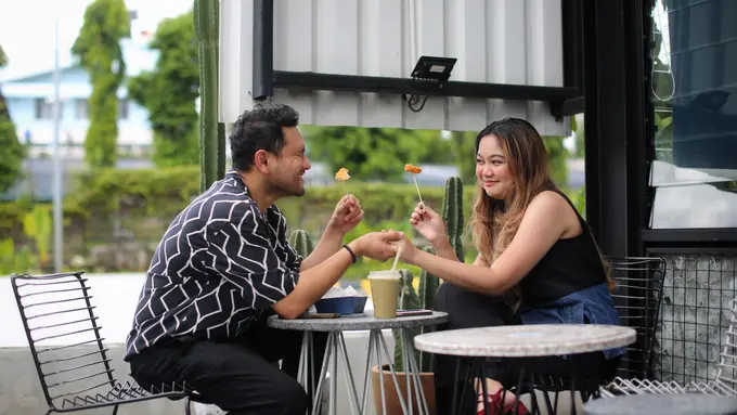 couple november suka kejutan