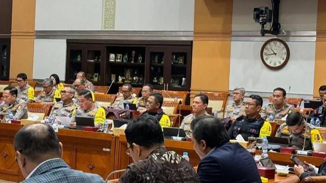 Fadil menambahkan dirinya tak mengatakan aliran dana tersebut. Namun ia menegaskan bahwa hal itu disampaikan Anggota Komisi III DPR Habib Aboe Bakar Alhabsy.