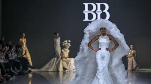 Inspirasi Gaun Pengantin Romantis nan Eksploratif dari Rama Dauhan dan Didi Budiardjo di Jakarta Fashion Week 2026
