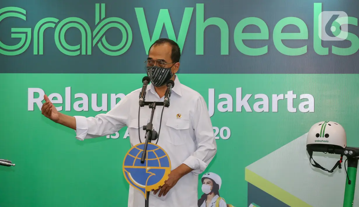 Menteri Perhubungan Budi Karya Sumadi memberikan sambutan pada acara peresmian kembali operasi GrabWheels di Kemenhub, Jakarta, Kamis (13/8/2020). Kehadiran GrabWheels yang sejalan dengan Permenhub No. 45/2020 diharapkan bisa mengurangi kepadatan lalu lintas. (Liputan6.com/Fery Pradolo)