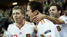 Ander Herrera (tengah) merayakan gol dengan rekan-rekannya untuk membuka kemenangan Spanyol atas Swiss 2-0 guna menjuarai Piala Eropa U-21 di Aarhus, Denmark, 25 Juni 2011. AFP PHOTO/JONATHAN NACKSTRAND