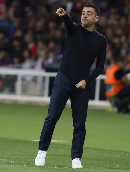 Seperti yang sudah diketahui, Xavi lagi berada dalam masalah besar. Komentarnya terkait keuangan klub dikabarkan membuat Joan Laporta naik pitam. (AP Photo/Joan Monfort)