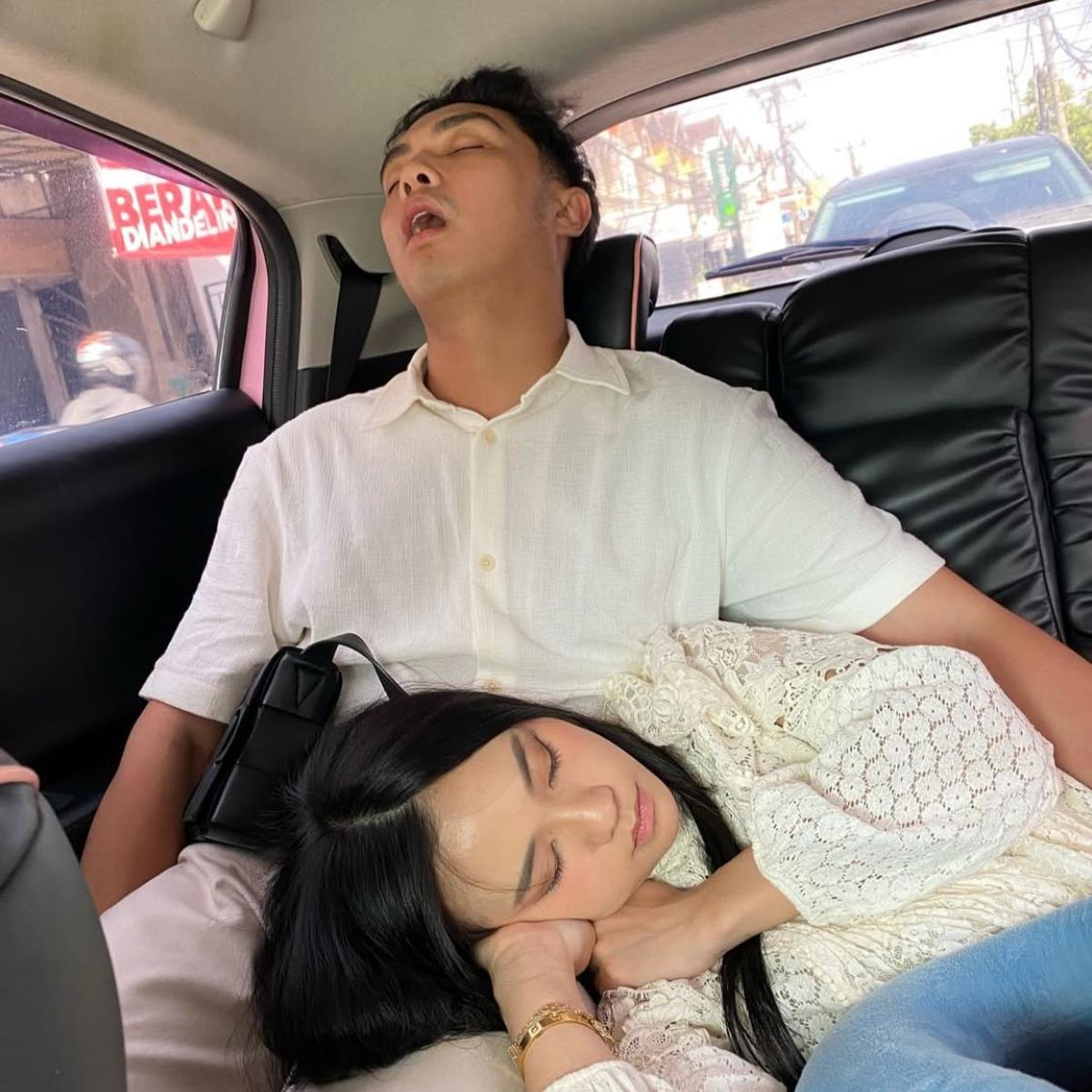 7 Potret Momen Manis Jessica Jane Dilamar Kekasih di Tanggal yang Tak Terduga
