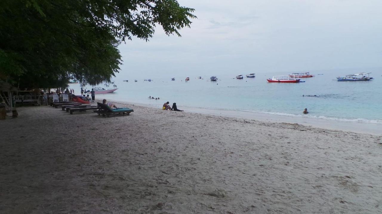 Dia menyatakan selama kondisi cuaca buruk yang terjadi sejak sepekan terakhir sudah ada 15 penerbangan heli landing di Helipad di Pulau Gili Trawangan.