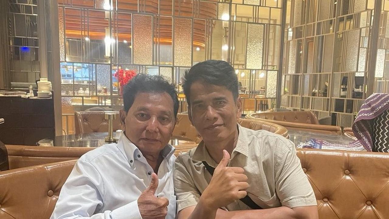 Kedua Ayah Mereka Terlihat Akrab