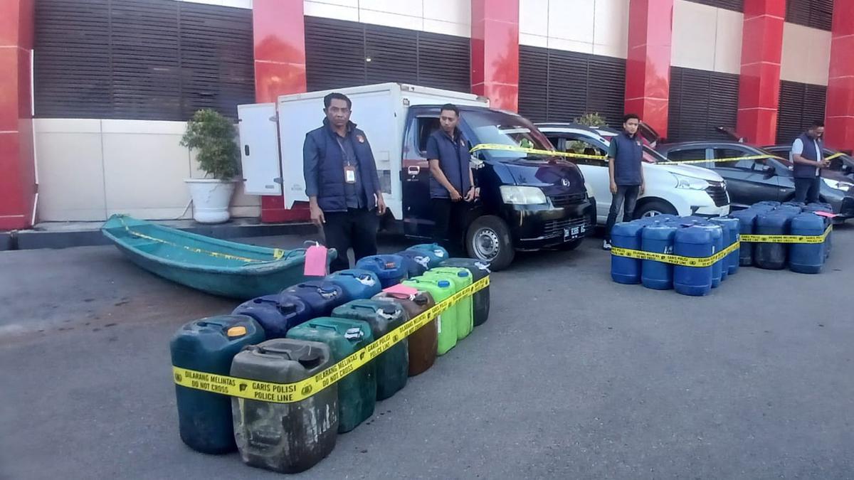 Terlibat Jaringan Mafia BBM Subsidi, Dua Petinggi Polisi NTT Jadi Tersangka