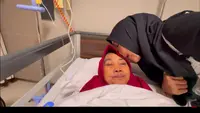 Ria Ricis Menahan Tangis Dapat Kabar Sang Ibunda Kembali Masuk IGD: Bantu Doain ya Semoga Mbahnya Moana Cepat Sehat. (YouTube Ricis Official)