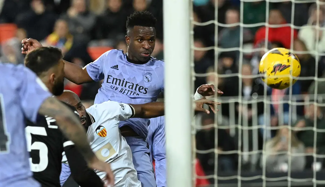 Dua gol Real Madrid dicetak Vinicius Junior di menit 45+5 dan 76. (JOSE JORDAN/AFP)