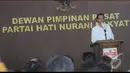 Jokowi memberikan pidatonya di Kantor DPP Hanura. Ia mengatakan bahwa kantor Hanura akan menjadi lokasi termahal se-Indonesia karena letaknya dekat dengan stasiun terintegrasi yang akan dibangun Pemda DKI (Liputan6.com/Herman Zakharia)