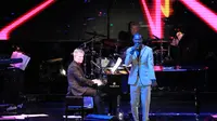 Brian McKnight tampil di Indihome Hitman David Foster & Friends Live in Concert di Yogya