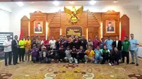 Diskusi Suporter Jatim jelang Piala Gubernur Jatim 2020 di Gedung Grahadi, Surabaya (9/2/2020). (Bola.com/Aditya Wany)