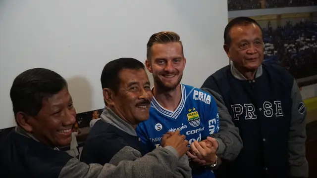 Persib perkenalkan Rene Mihelic