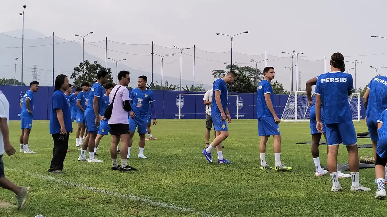 Persib Gelar Latihan Perdana, Sandy Walsh dan Ragnan Oratmangoen Masih Absen
