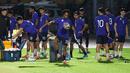 Pemain Filipina melakukan latihan resmi jelang laga terakhir Grup B Piala AFF 2024 melawan Timnas Indonesia di Stadion Sriwedari, Solo, Jawa Tengah, Jumat (20/12/2024). (Bola.com/Abdul Aziz)