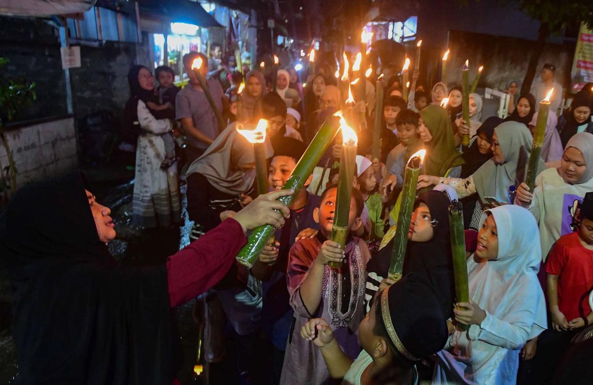FOTO: Antusias Anak Anak Ramaikan Pawai Obor Ramadhan