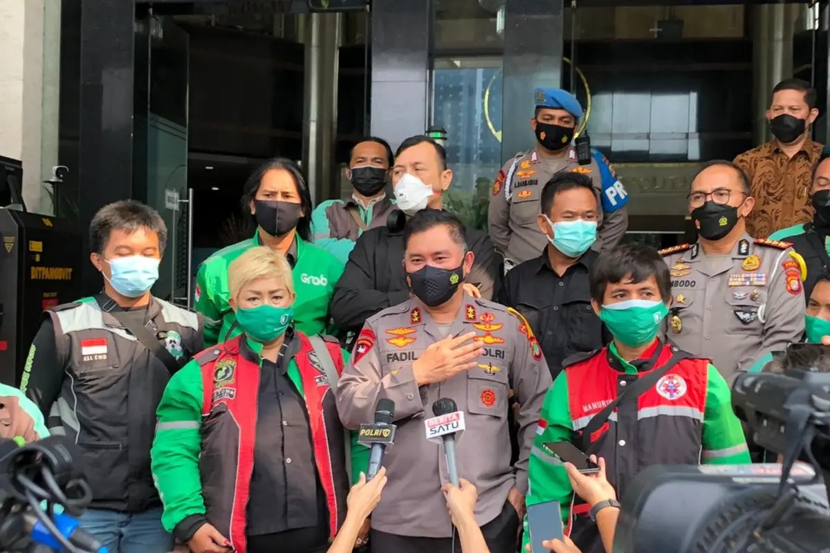 Pengemudi ojek online dari Grab Indonesia mendatangi Polda Metro Jaya.