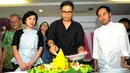 Suasana acara Selametan film ‘3 Dara’ di kawasan Kebon Jeruk, Jakarta, Rabu (6/5/2015). Film ‘3 Dara’ menceritakan tentang tiga orang lelaki yang terkena kutuk menjadi feminim. (Liputan6.com/Faisal R Syam)