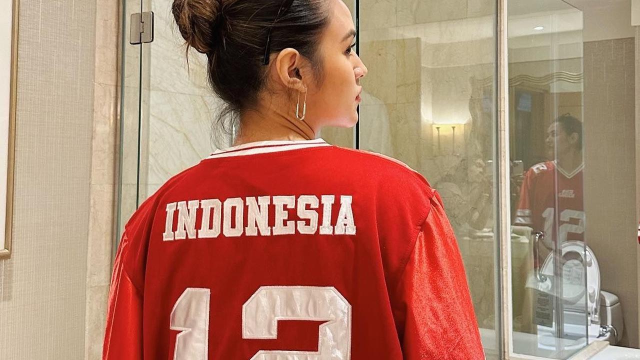 Potret Raisa saat Menyaksikan Laga Timnas Indonesia vs Australia