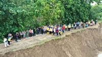Lokasi pinggir aliran Sungai Tuntang di Desa Papanrejo, Grobokan Jawa Tengah yang sedang diperbaiki oleh Kementerian Pekerjaan Umum. (Dok: @kementerianpu IG&nbsp;https://www.instagram.com/p/DFXpqzwMAaL/?img_index=2&amp;igsh=MW1va3Zta2E5bDk1aw==)