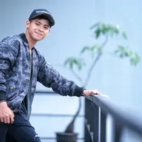 Pemeran Bisma dalam sinetron Mermaid in Love, Arnold Leonard mengaku bangga bisa menjadi bagian pengisi acara pada malam ajang penghargaan SCTV Awards 2016. (Adrian Putra/Bintang.com)