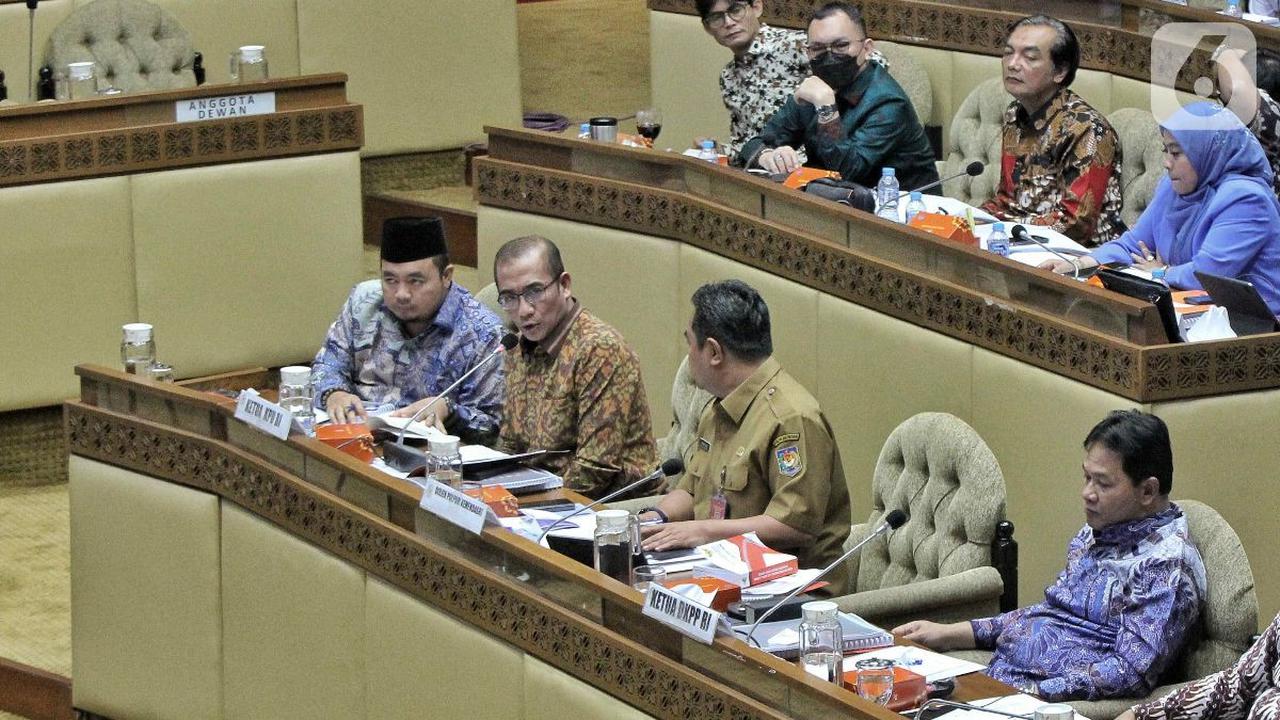 Menurut Yanuar, penggantian Hasyim di kursi pimpinan KPU akan berdasar nomor urut pada seleksi beberapa waktu lalu.