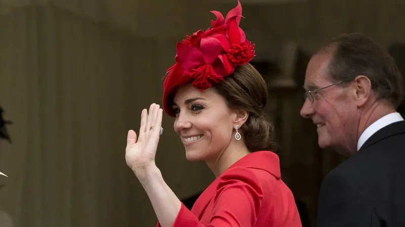 Anggunnya Kate Middleton dalam Balutan Gaun Merah Menyala