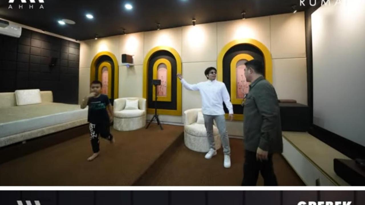 Potret Mewah Home Theater di Rumah Ustaz Solmed, Super Cozy Dilengkapi Kasur Estetik