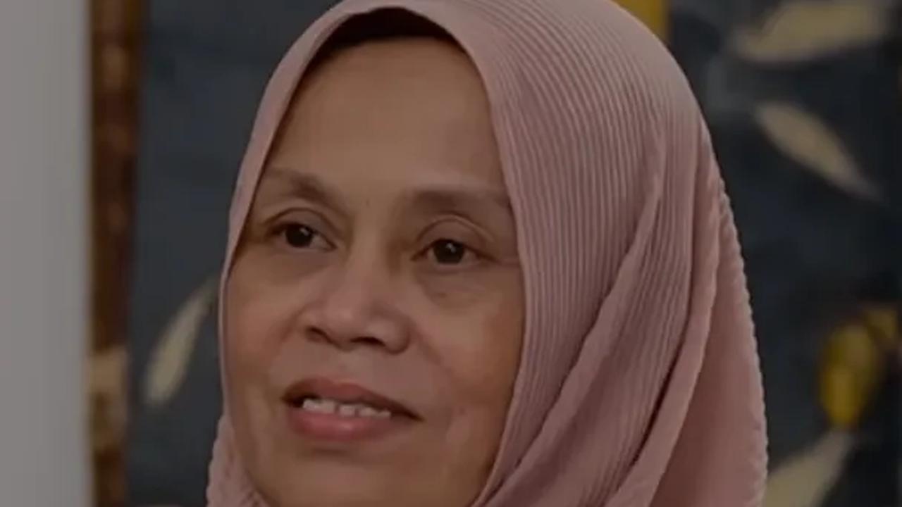 "Saya coba buat kerjaninan tangan alhamdulillah pasar suka, akhirnya saya teruskan hingga sekarang," kata Bu Seno.