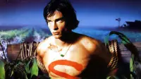 Aktor serial Smallville, Tom Welling sebagai Superman muda. (onionstatic.com)