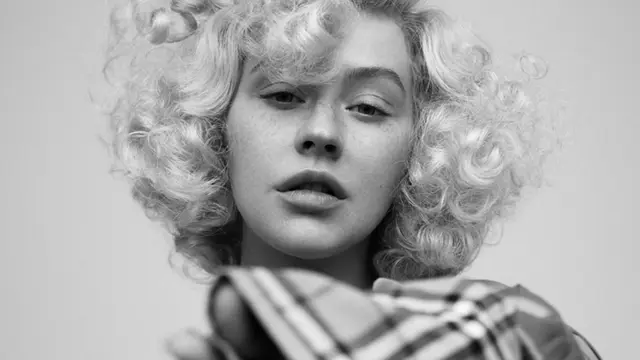 [Bintang] Cantik Natural, Tampilan Bare-Faced Christina Aguilera Ini Menuai Pujian