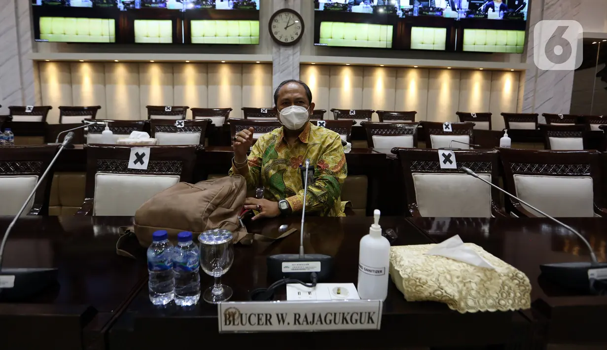 Calon anggota Badan Pemeriksa Keuangan (BPK) Blucer Welington Rajagukguk saat mengikuti uji kelayakan dan kepatutan bersama Komisi XI DPR di Kompleks Parlemen, Senayan, Jakarta, Kamis (9/9/2021). Selain Blucer, DPR juga menguji 15 calon anggota BPK lainnya. (Liputan6.com/Angga Yuniar)