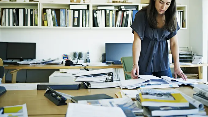 5 Meme Kocak Tentang Alasan Kenapa Cewek Harus bekerja