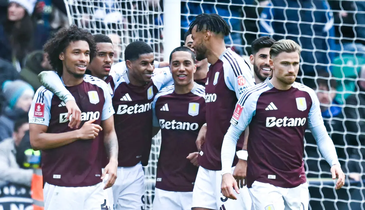 Sementara Aston Villa juga lolos ke semifinal dengan hasil yang meyakinkan. Mereka mengalahkan Preston North End dengan skor 0-3. (AFP/Paul Ellis)