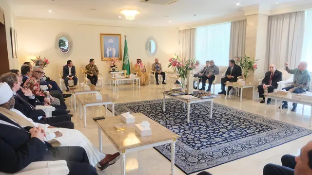 Menteri Luar Negeri (Menlu) RI Sugiono mengunjungi kediaman Duta Besar Arab Saudi untuk Indonesia Faisal bin Abdullah Amodi di Jakarta, Rabu (11/12/2024). (Kemlu RI/Adityo Karno)