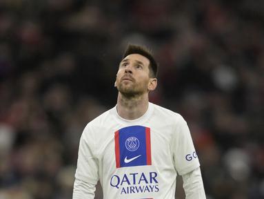 Penyerang PSG, Lionel Messi bereaksi usai bertanding melawan Bayern Munchen pada leg kedua babak 16 besar Liga Champions di Allianz Arena di Munich, Jerman, Kamis (9/3/2023). Langkah PSG terhenti setelah kalah 0-2 dari Bayern Munchen pada leg kedua 16 besar Liga Champions 2022/2023.
(AP Photo/Andreas Schaad)