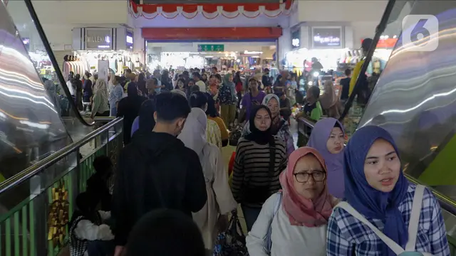 Pasar Tanah Abang Ramai Dikunjungi Warga