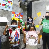 Starbucks Indonesia membagikan masker dan menggelar kegiatan virtual di Hari Anak Nasional (Foto: Starbucks Indonesia)