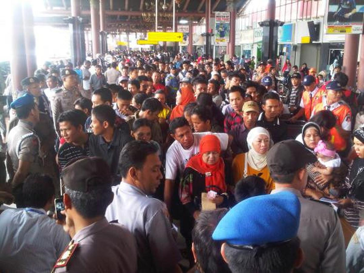 Kantor Batavia Air 'dikepung' calon penumpang