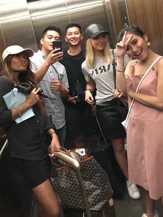 “Love them ❤️💖 my squad huuahhahahhahah gila ngg tuh gw gaya bgt ada squad dimari ahahhahahaha #friendship #Sydney,” tulis Ayu di unggahan yang lain. (Instagram/ayutingting92)