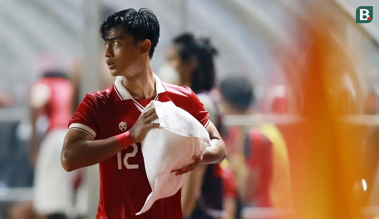 Satu lagi kelebihan Pratama Arhan yang kerap menjadi senjata. Dia juga dikenal punya lemparan jarak jauh yang keras dan akurat. (Bola.com/M iqbal Ichsan)
