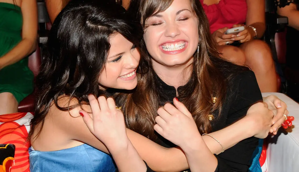 Selena Gomez sendiri dikabarkan sudah menghubungi keluarga Demi dan mengirimkan doa untuk mereka. (E! News)