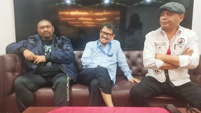 Sandec Sahetapy dan Hendry Noya sebagai Pelaksana Harian.