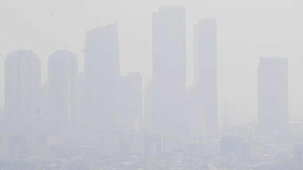 Selain Jakarta, IQAir juga mencatat sejumlah kota besar lain di Indonesia masuk dalam kategori tidak sehat.