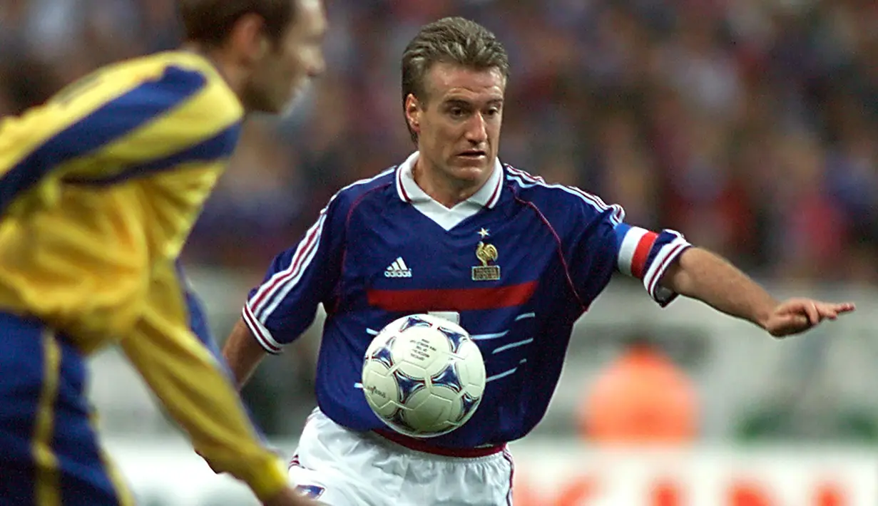 Deschamps dikenal sebagai tipikal gelandang yang memiliki mobilitas tinggi serta mau bekerja untuk timnya. Mampu merusak irama permainan lawan saat ditekan dan menjadi poros permainan saat mengalirkan bola. (AFP/Patrick Kovarik)