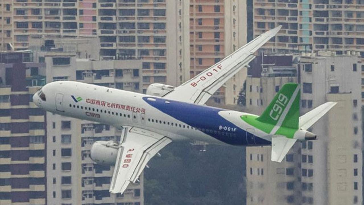 Regulator China berharap pesawat ramping dan berbadan sempit ini mampu menantang model asing, seperti Boeing 737 MAX dan Airbus A320.