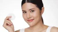 Bantu Angkat Sel Kulit Mati di Wajah, Kenali Manfaat Exfoliating Pad dalam Skin Care Rutin dan Rekomendasi Produknya